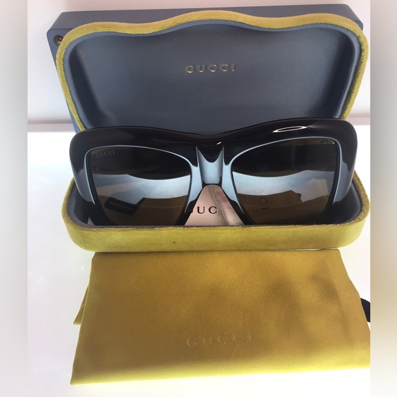 Gucci Black GG0498S Oversized Sunglasses - Picture 11 of 13